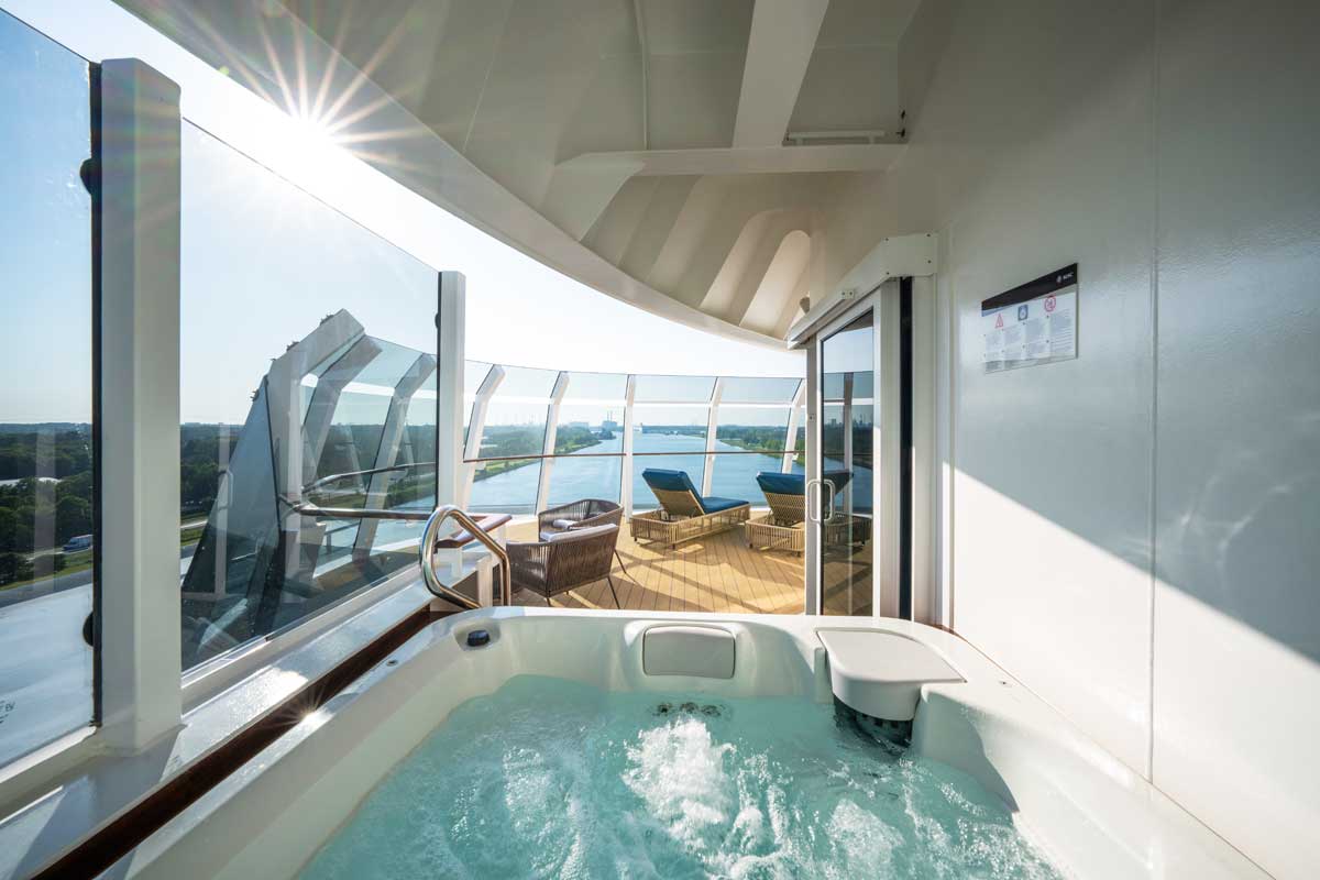 MSC Euribia apartament Yacht Club Royal z whirlpool
